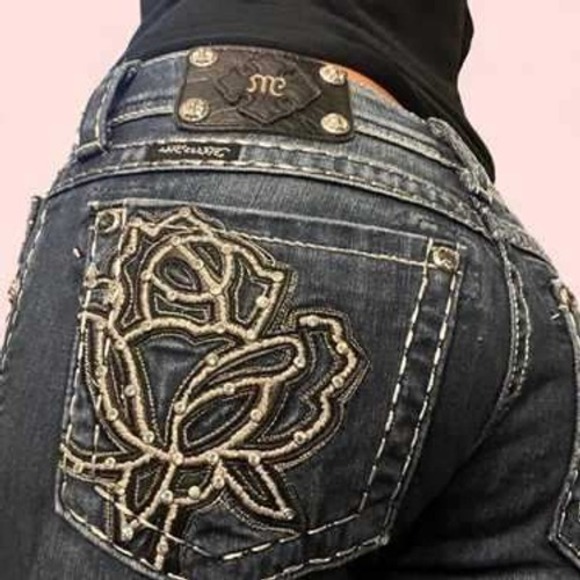 Miss Me Denim - Miss Me Capri Cropped Jeans in Stretch Denim Roses Rhinestones Size 27